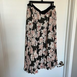 Grey/pink/white pleated skirt